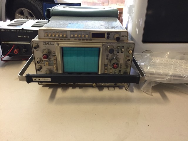 Tektronix 475 Oscilloscope with DM44 Digital Multimeter Option