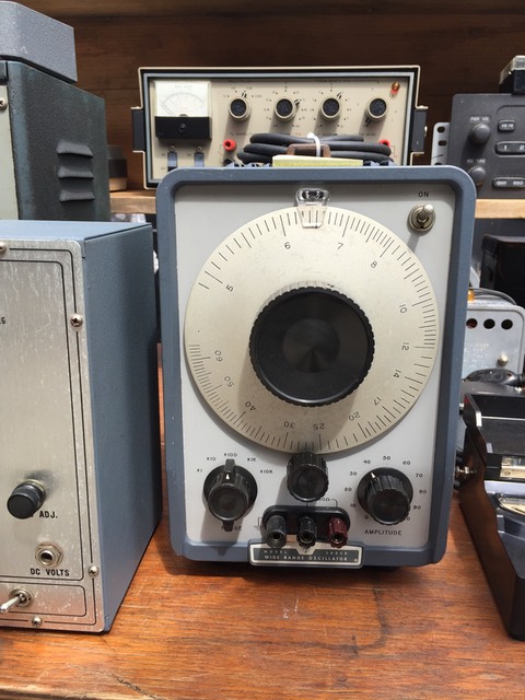 HP 200CD Audio Oscillator