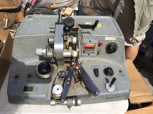 Toroidal coil winding machine